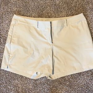 Nike Women’s 5” khaki dri-fit golf shorts